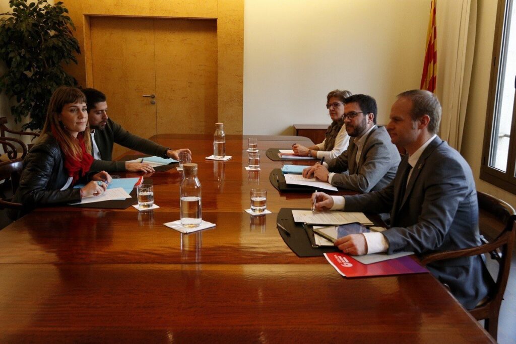 Govern i comuns negocien pressupostos