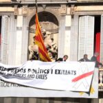 La nueva pancarta colgada en el balcón del Palau de la Generalitat