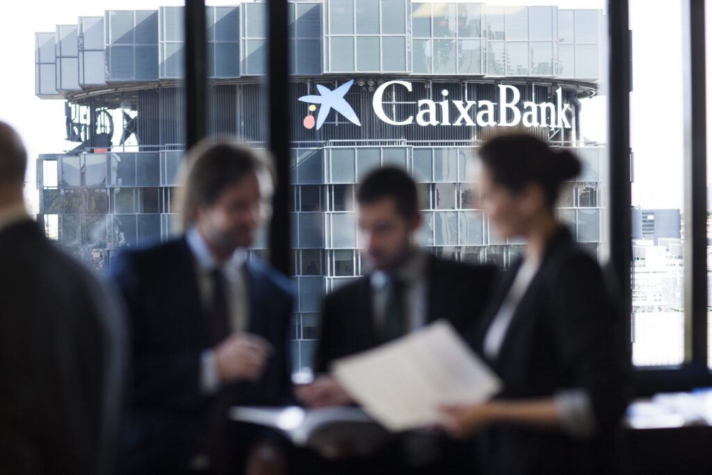 CaixaBank ha obtenido un beneficio semestral de 622 millones