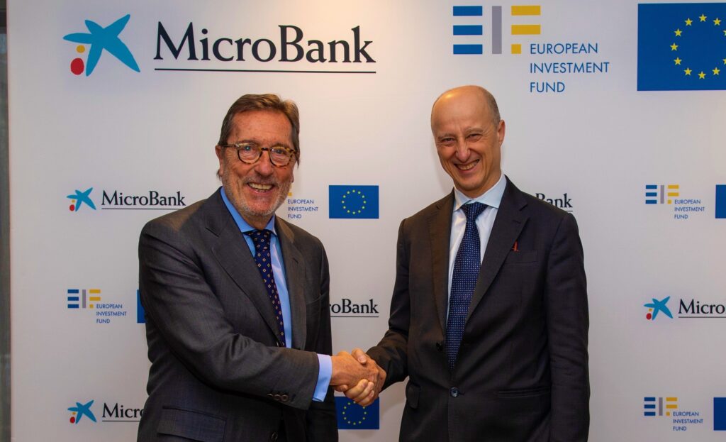 Antonio Vila, presidente de MicroBank, y Alessandro Tappi, Director General de Inversiones del FEI