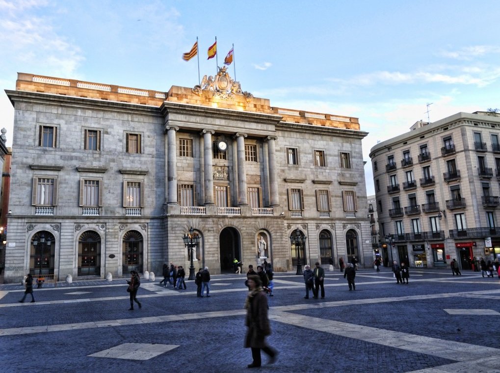 El Ayuntamiento de Barcelona, en la plaza Sant Jaume