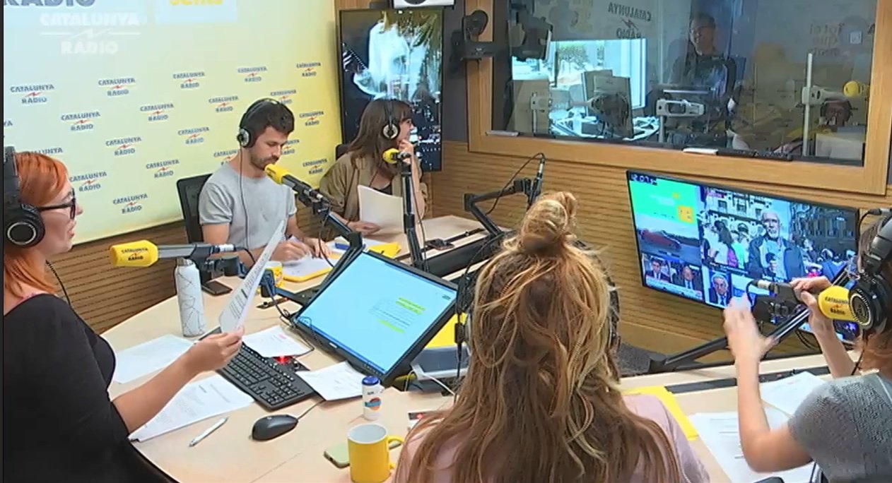 Emissió del programa 'Apocalipsi' des d'un estudi de Catalunya Ràdio