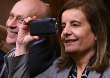 La ministra Bañez fa una foto al Congrés