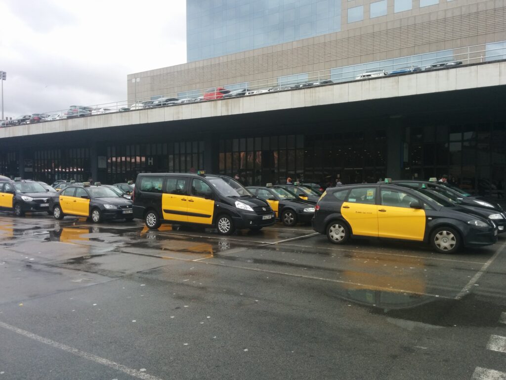 Taxis en la estación de Sants de Barcelona