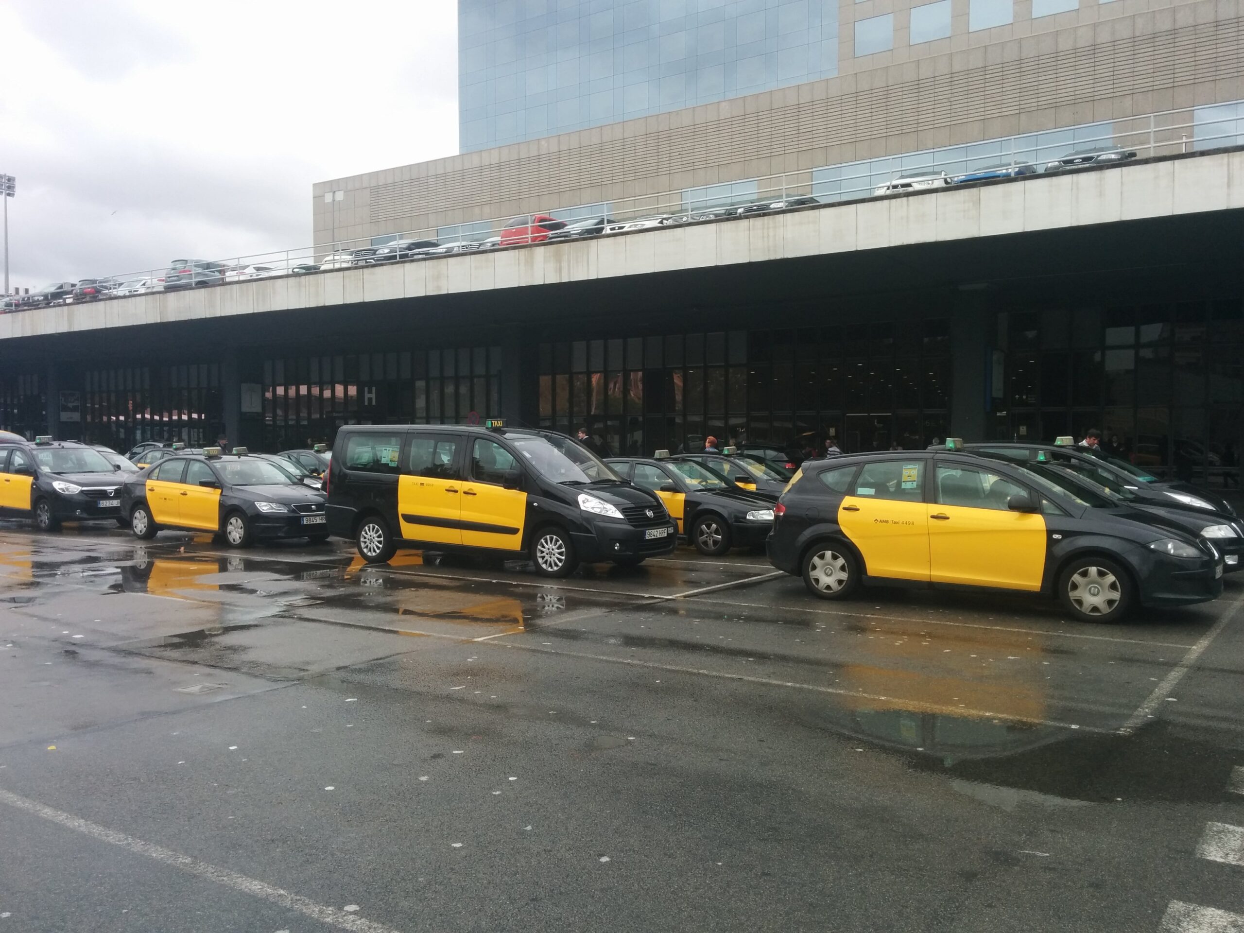 Taxis en la estación de Sants de Barcelona