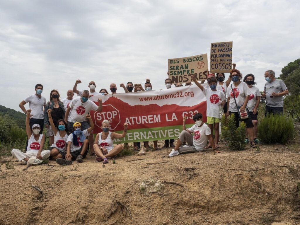 Acción ecologista en Tordera contra la ampliación de la C-32, el 10 de ju