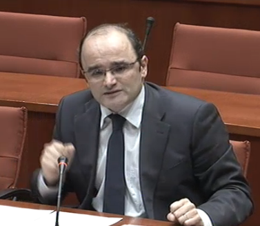 El diputat del PP, Sergio Santamaría, a la comissió d'investigació sobre el frau fiscal