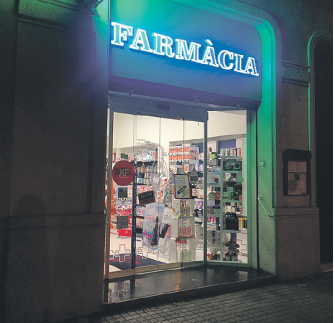 Farmàcia al carrer Mallorca de Barcelona