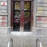 Esvásticas en la sede de Òmnium