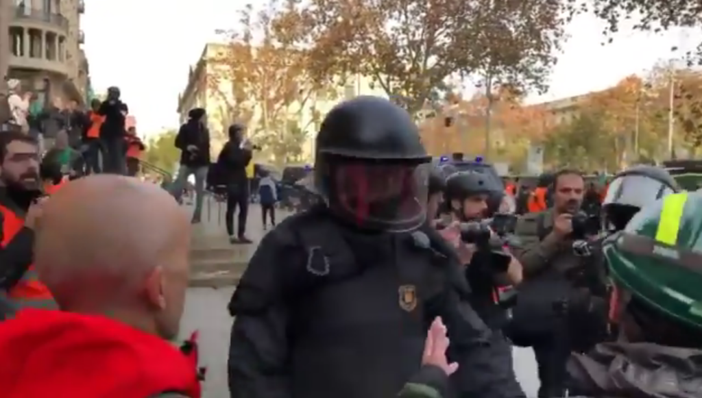 Enfrontament verbal entre un mosso i un agent rural el 21-D