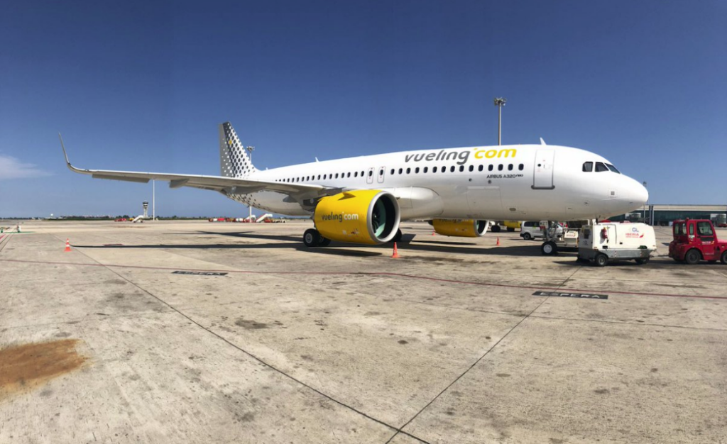 Un avio de Vueling a l'aeroport del Prat
