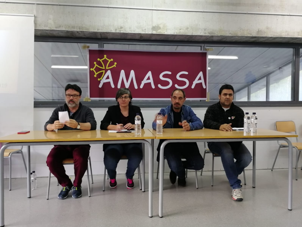 Mireia Boya, en un acto de Amassa-Aran, acompañada de Joan Josep Nuet