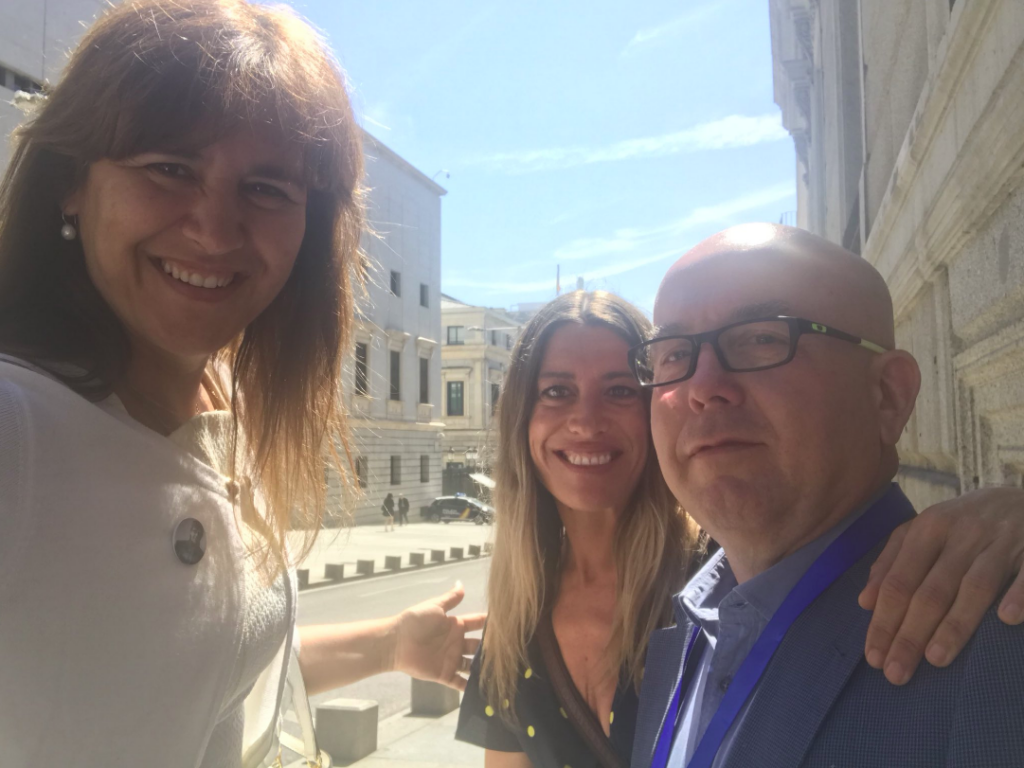 Boye, amb les diputades de JxCat al Congrés Laura Borràs i Míriam N