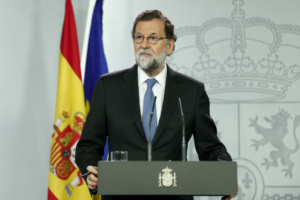 Rajoy, anunciando la destitución del gobierno de Puigdemont, el 27 de octubre de 2017