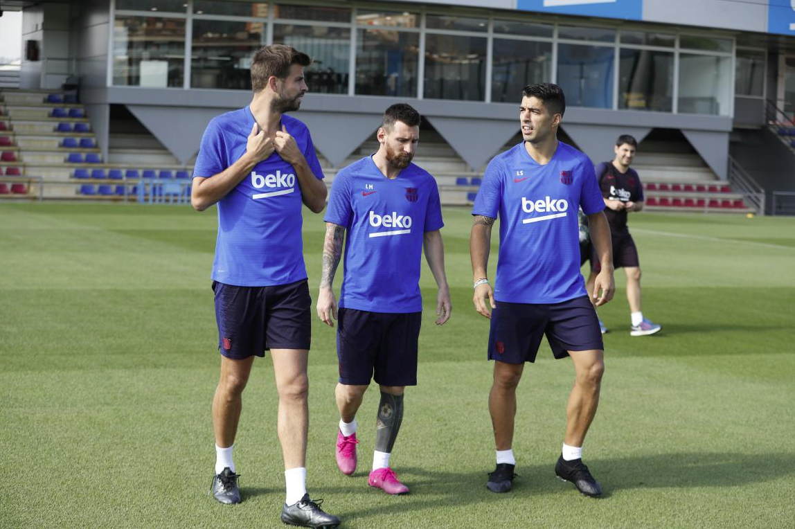 Piqué, Messi y Suárez, en un entrenamiento de esta temporada