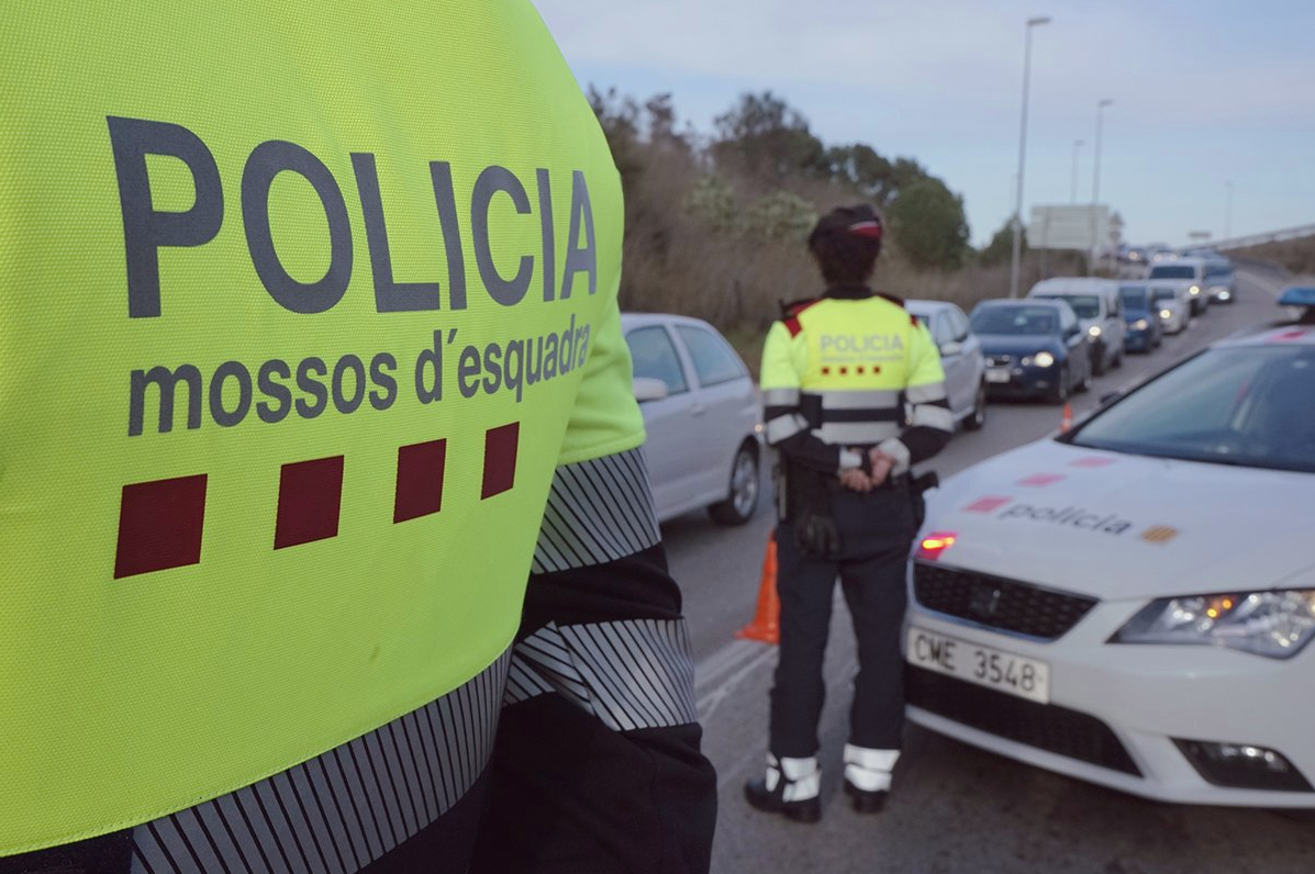 Efectius dels Mossos d'Esquadra en un control policial