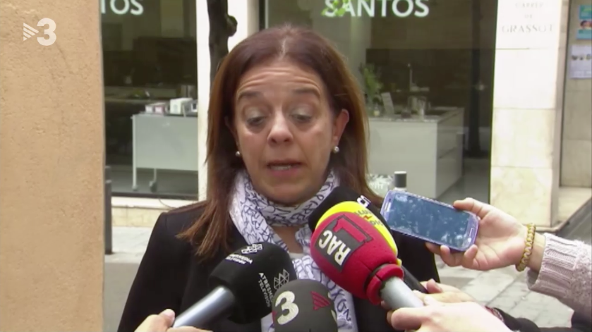 Núria Llorach, presidenta en funcions de la CCMA, fent declaracions d