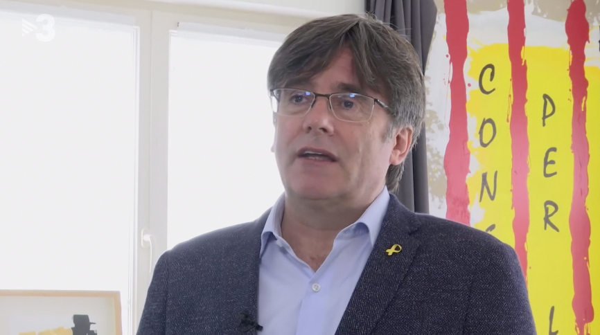 Carles Puigdemont, hablando de su libro en el 'Telenotícies' de TV3, esta semana