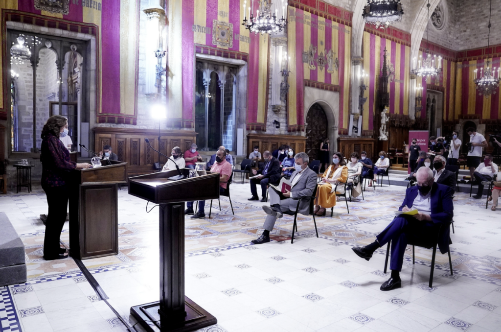 Ada Colau, interviniendo en el Ayuntamiento de Barcelona
