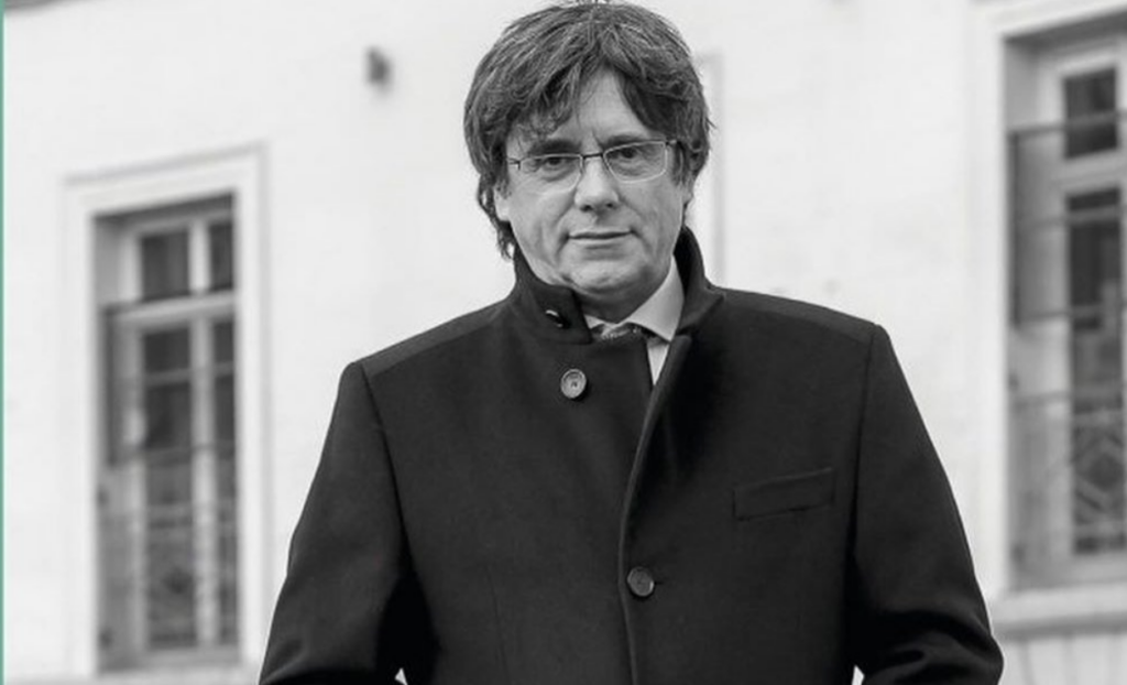 Carles Puigdemont, en la portada de su último libro, 'La lucha en el exilio'
