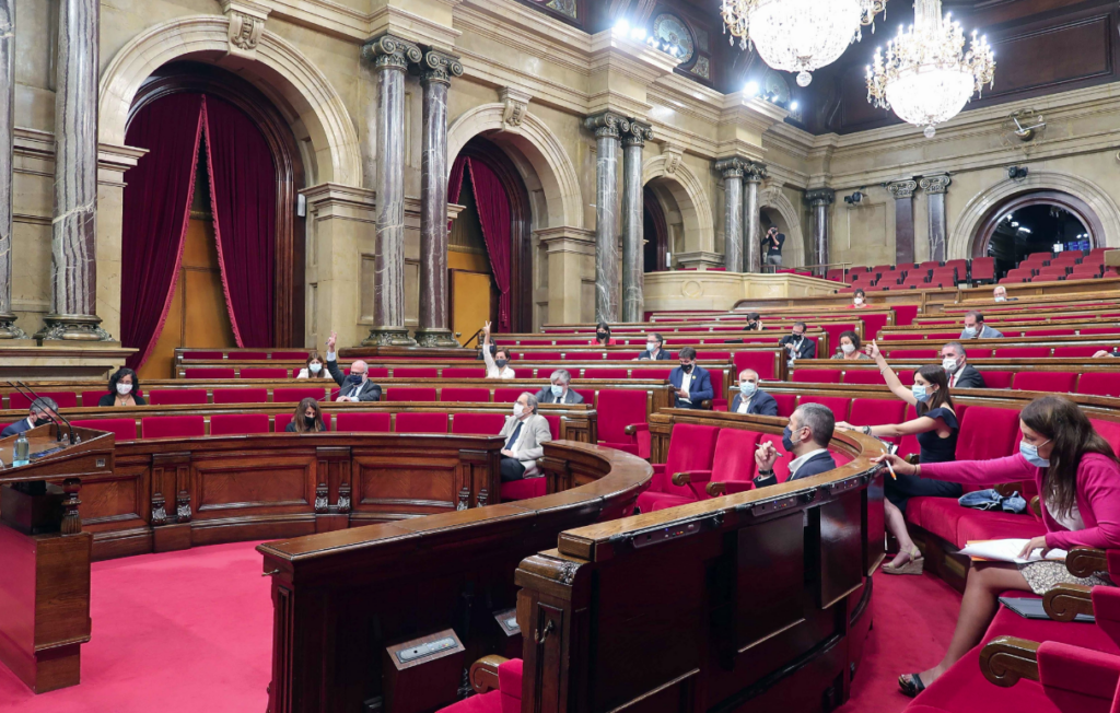 El Parlamento catalán, votando las propuestas de resolución al final del debate de política general
