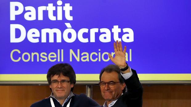 Carles Puigdemont i Artur Mas en una reunió del Consell Nacional del PDECat