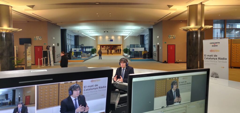 Puigdemont, durante una entrevista en Catalunya Ràdio