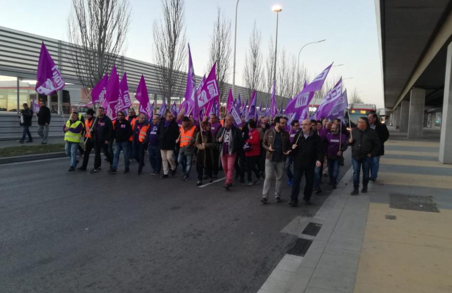 Piquete informativo de CCOO y UGT en la Zona Franca