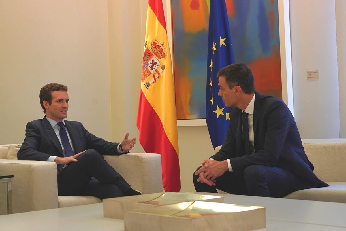 Pablo Casado amb Pedro Sánchez