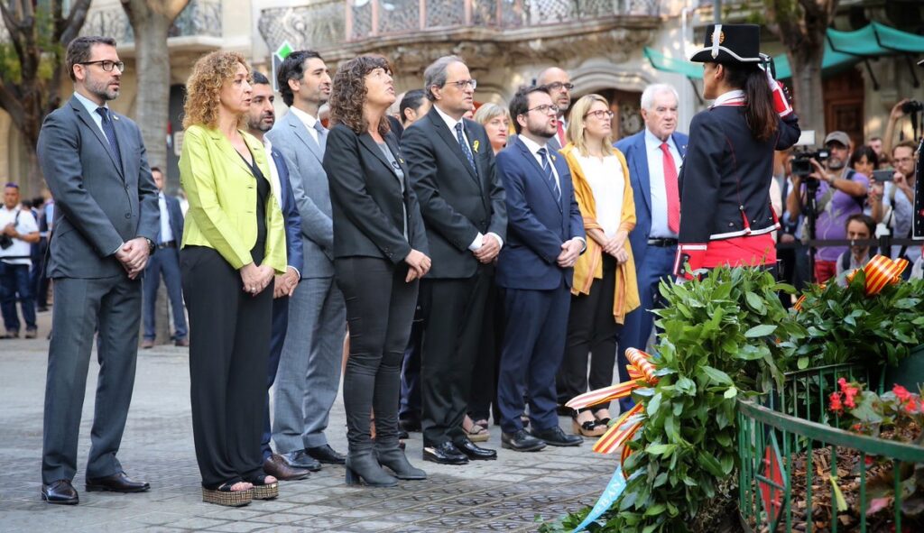 El Govern a l'ofrena foral al monument de