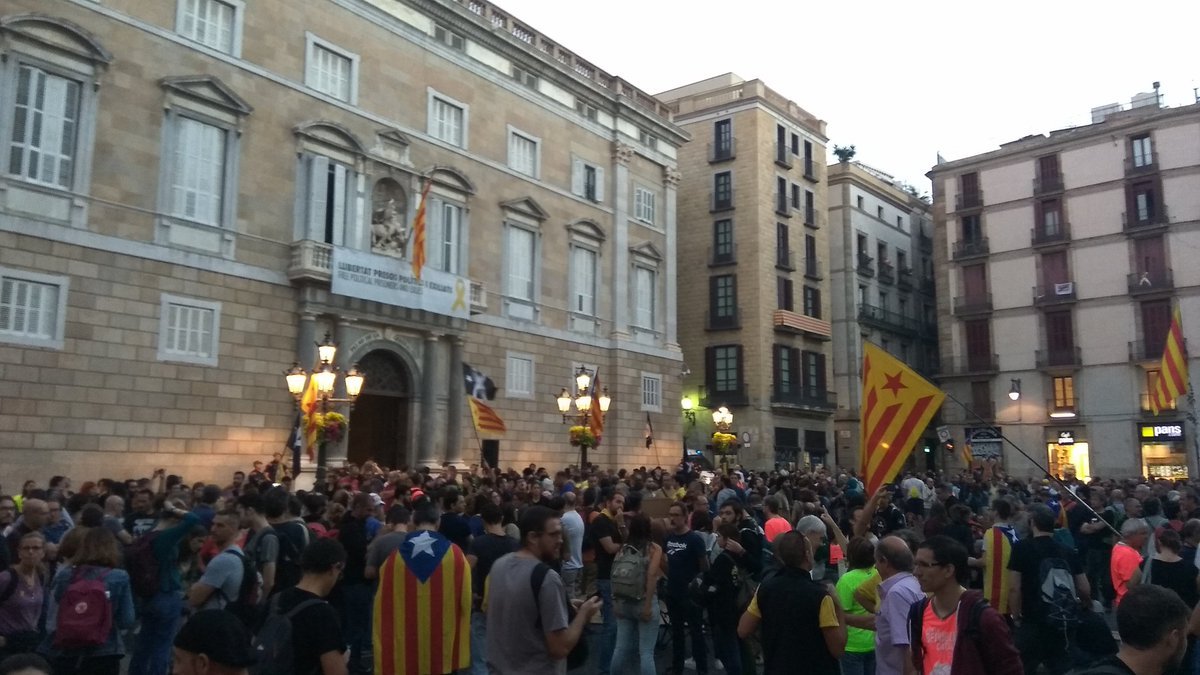 Concentració a la plaça Sant Jaume