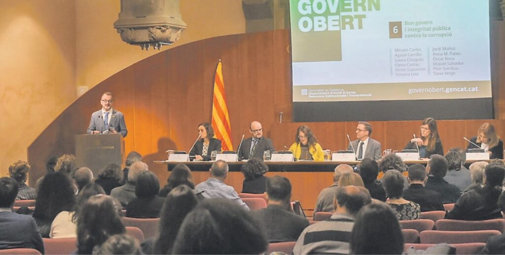 El consejero Bosch, en la presentación del último libro de gobierno