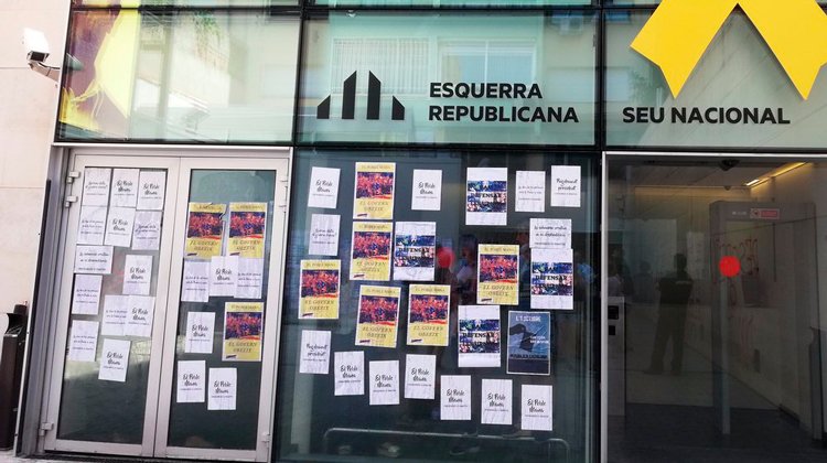 'Escrache' a la seu ERC