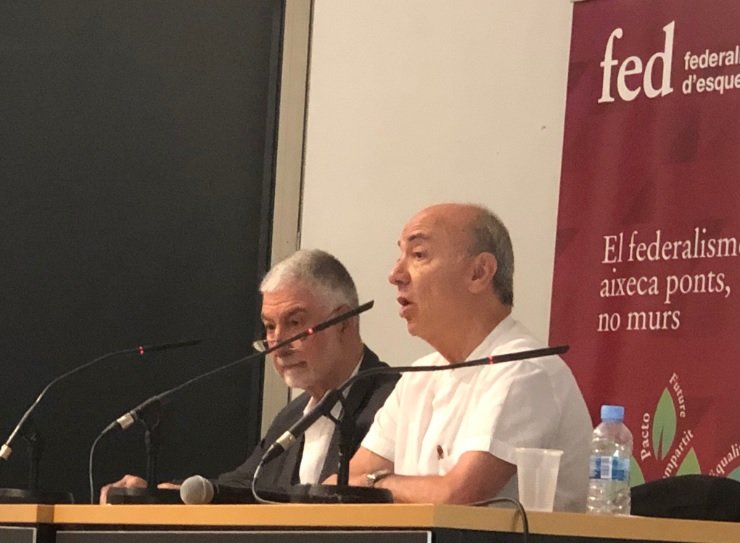 Joan Botella durant la seva intervenció a l'assemblea de Federalistes