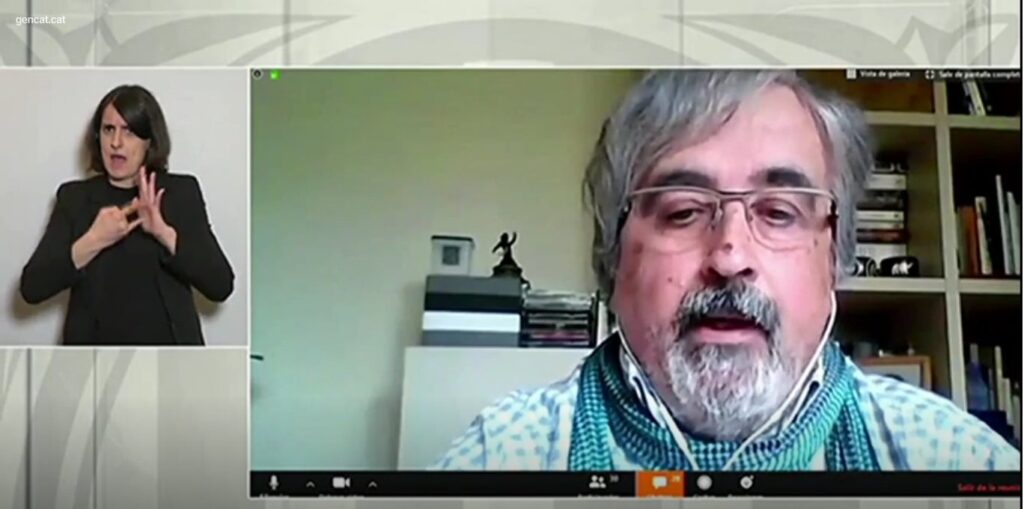 Joan Puig pregunta a la roda de premsa del govern, el 17 d'abril