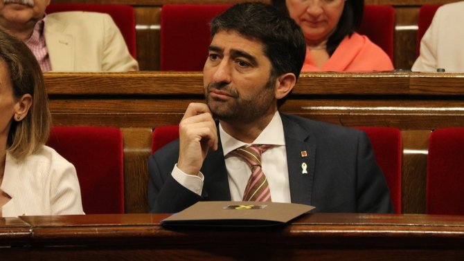 El ministro Jordi Puigneró, en una sesión plenaria del parlamento