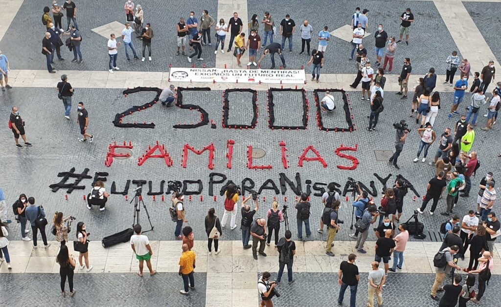 Protesta de los trabajadores de Nissan en la plaza de Sant Jaume de Barcelona