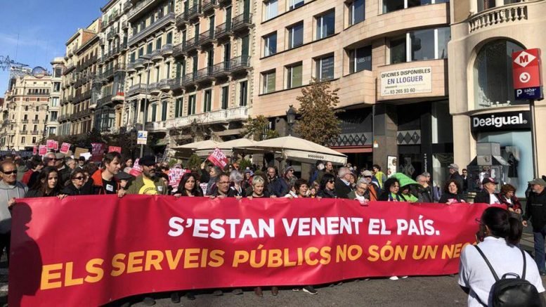 Manifestación en Barcelona contra la privatización de servicios públicos