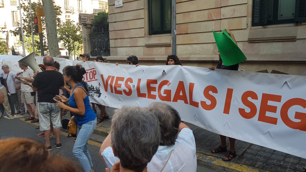 Manifestació a Barcelona demanant que obrin els ports mediterranis a