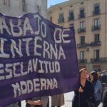 Pancarta de una concentración en la plaça Sant Jaume por los derechos de las trabajadoras del hogar y las curas