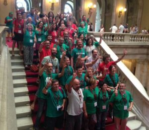 Representants dels promotors de la ILP Habitatge al Parlament