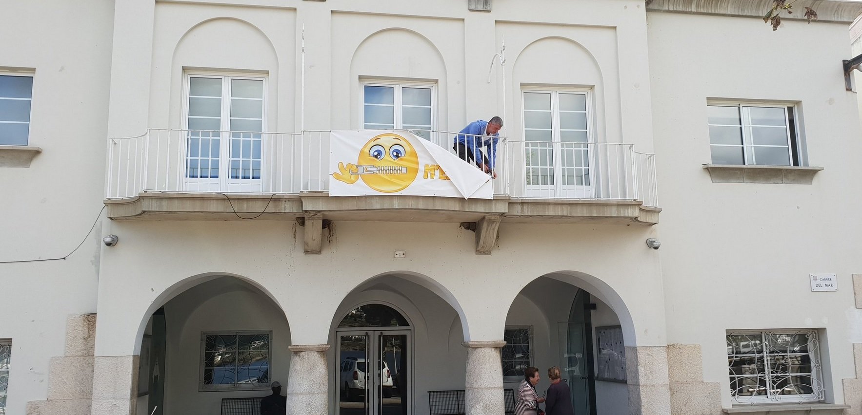 L'Ajuntament del Port de la Selva retira la pancarta de "Tu ja m'enten