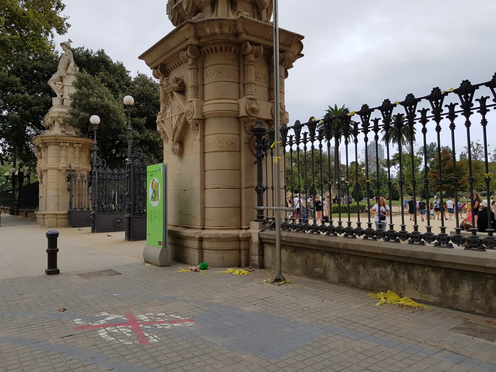 parque ciutadella lazos