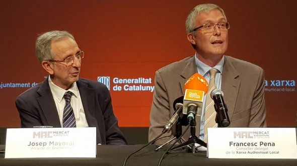 Francesc Pena (derecha) con el alcalde de Granollers, Josep Mayoral