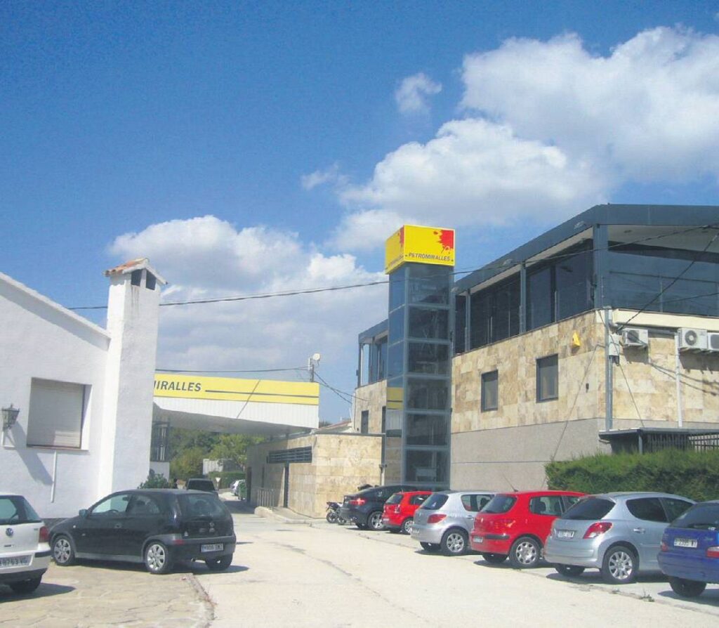Benzinera de Petromiralles