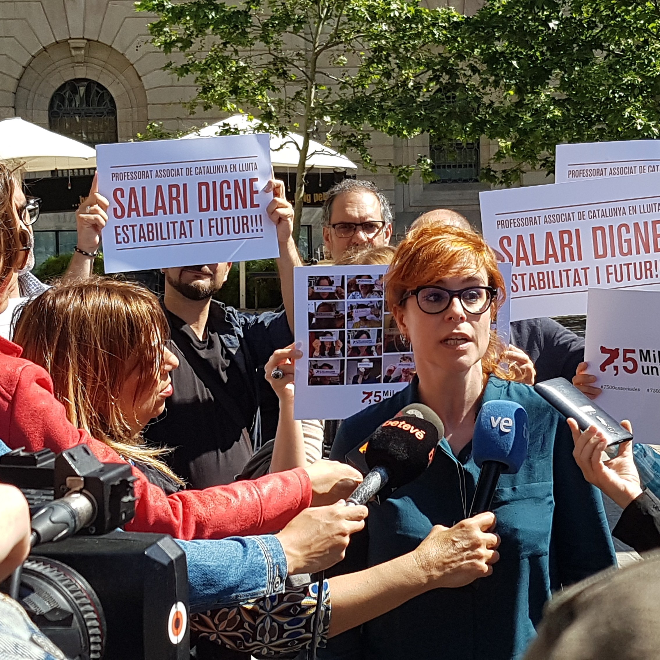 Rueda de prensa para presentar las reivindicaciones de los profesores asoc