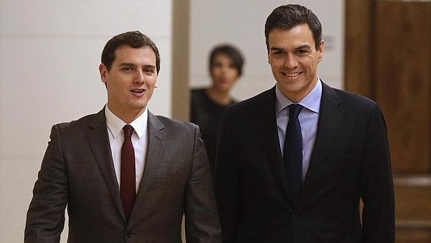 Albert Rivera con Pedro Sánchez