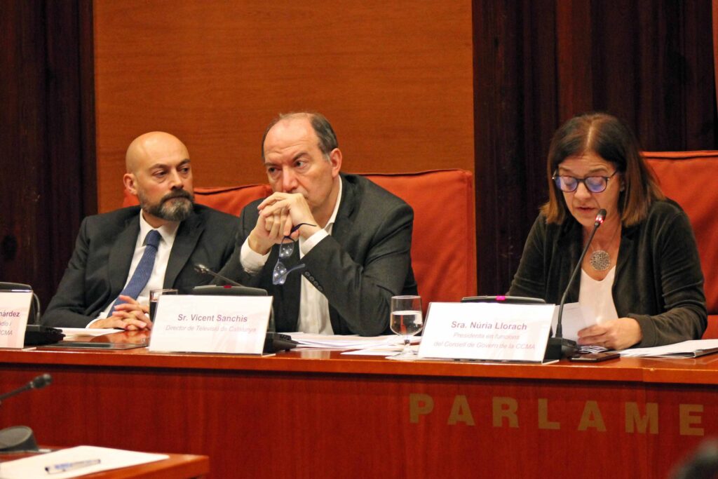 Saül Gordillo, Vicent Sanchis y Núria Llorach, en el Parlament