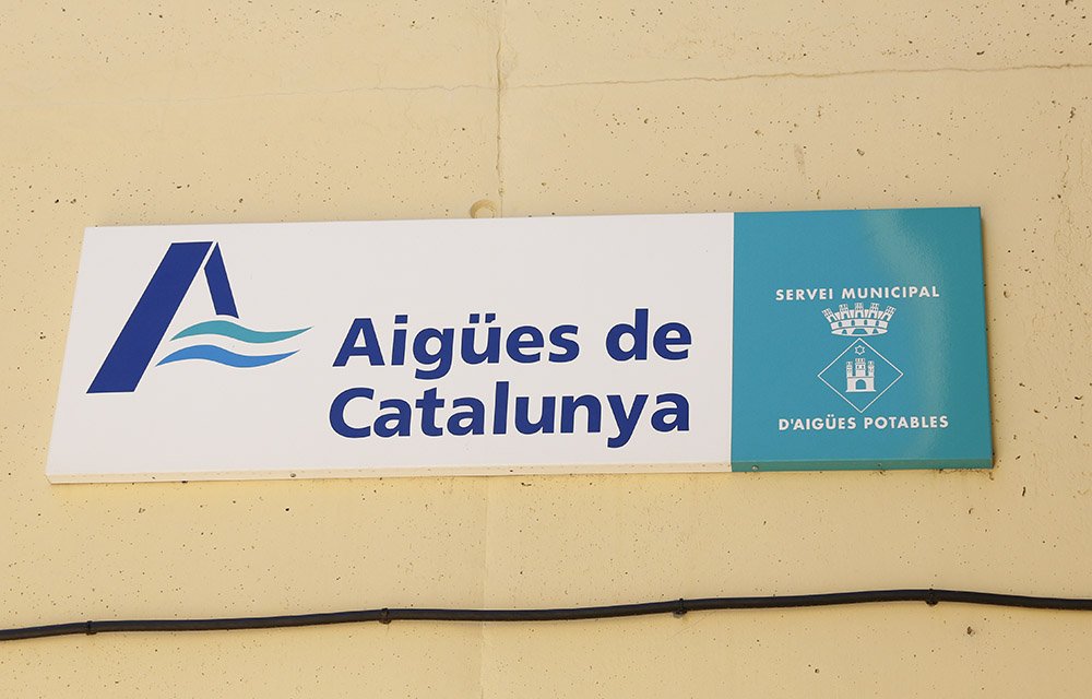 Cartel del Servicio de 'Aigües de Catalunya', en la Alforja del Camp