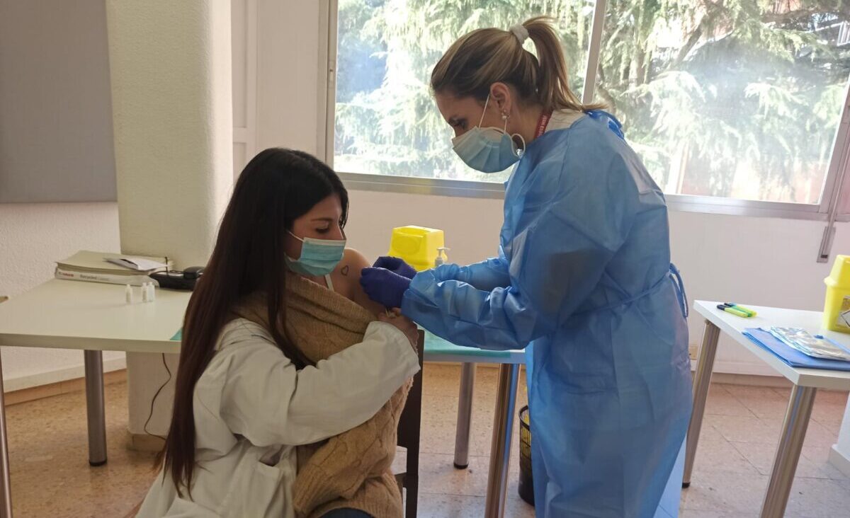 Vacunación en el Hospital Josep Trueta de Girona.